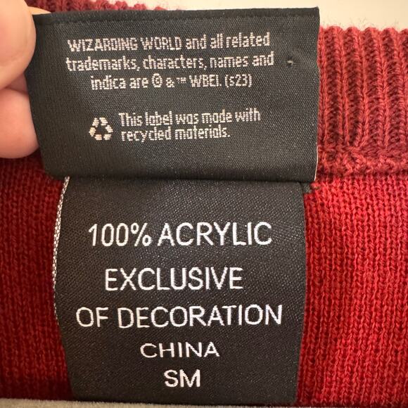 Harry Potter Wizarding World Gryffindor Fair Isle Cardigan Red Size Small - Picture 10 of 10